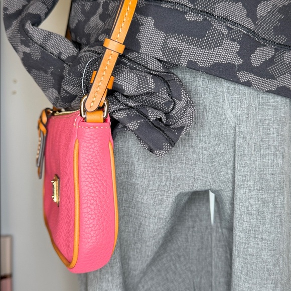 Dooney and Burke NWOT pink pebbled leather Kirby Lexi Crossbody bag - Picture 4 of 12